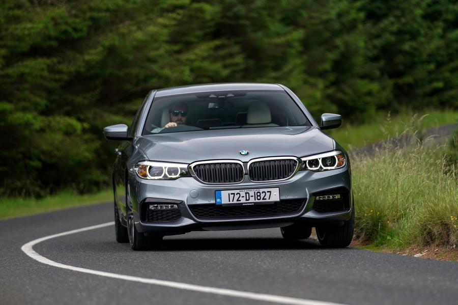  BMW 530e M Sport (G30) 2017 года  (UK) (фото 32 из 40)